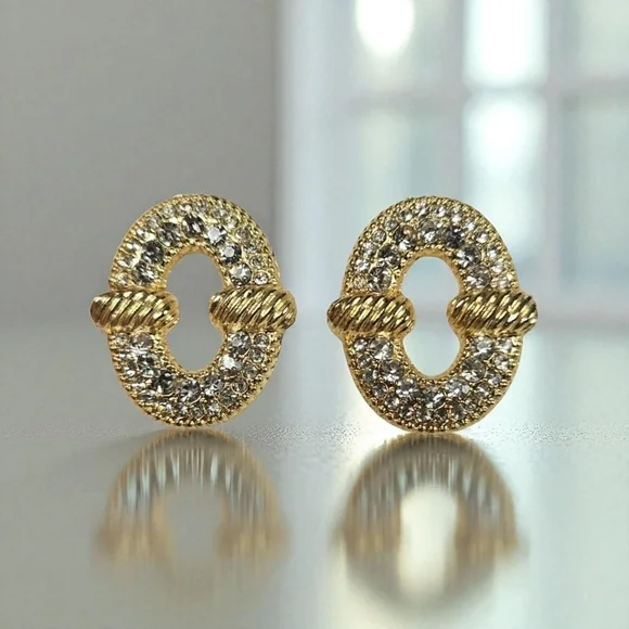 Vintage Gold-toned rhinestones earrings - Picture 15 of 16